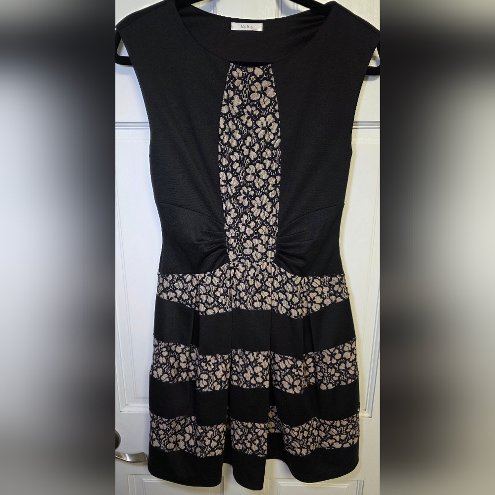 Esley Lace Look Ruched Side Zip Fully Lined Dress- Size Sm